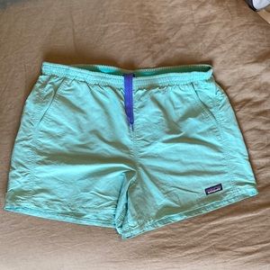 NWOT Patagonia Women’s 5in inseam Baggies shorts teal L